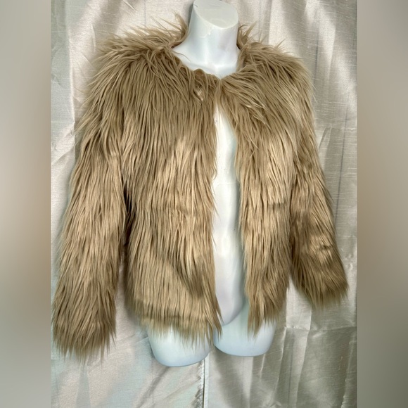 Lanshifei Cream Faux Fur Jacket - Picture 2 of 11